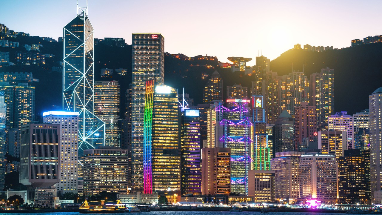 香港金融中心區;圖片使用於關於滙豐保險「市場領先」。