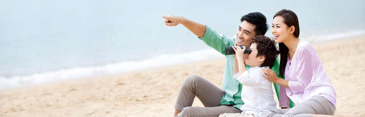 Family in beach; image used for Occupational Retirement Schemes Ordinance (ORSO).